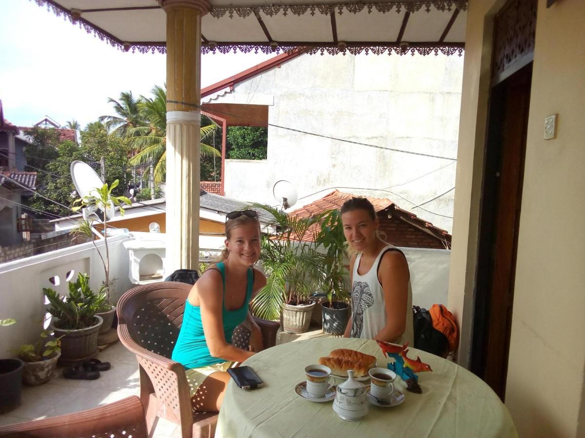Randi Homestay Negombo Exteriör bild
