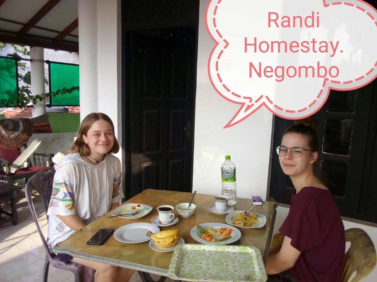 Randi Homestay Negombo Exteriör bild
