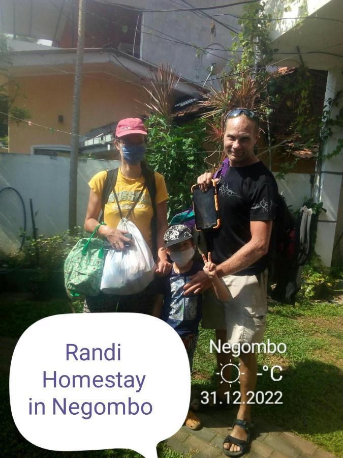 Randi Homestay Negombo Exteriör bild