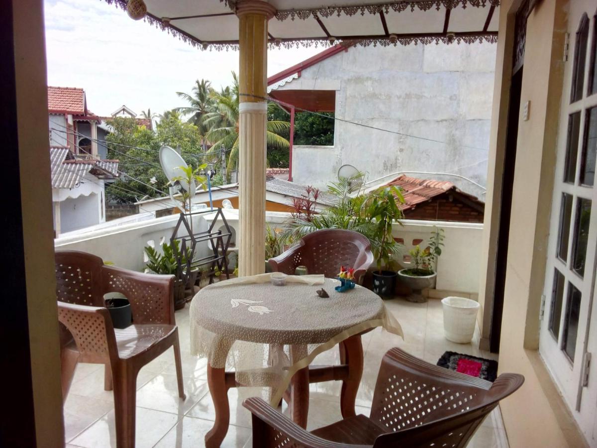 Randi Homestay Negombo Exteriör bild