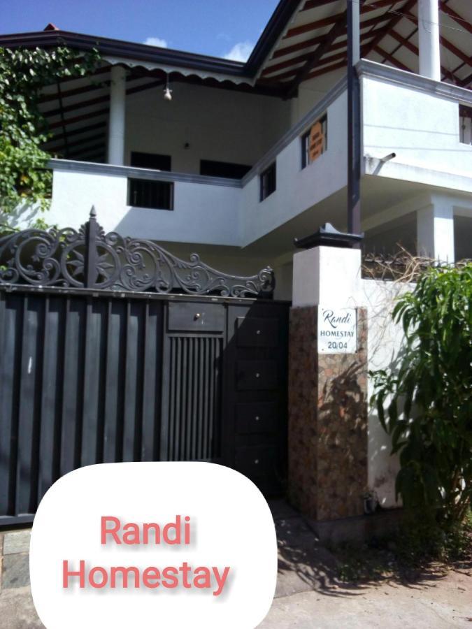 Randi Homestay Negombo Exteriör bild