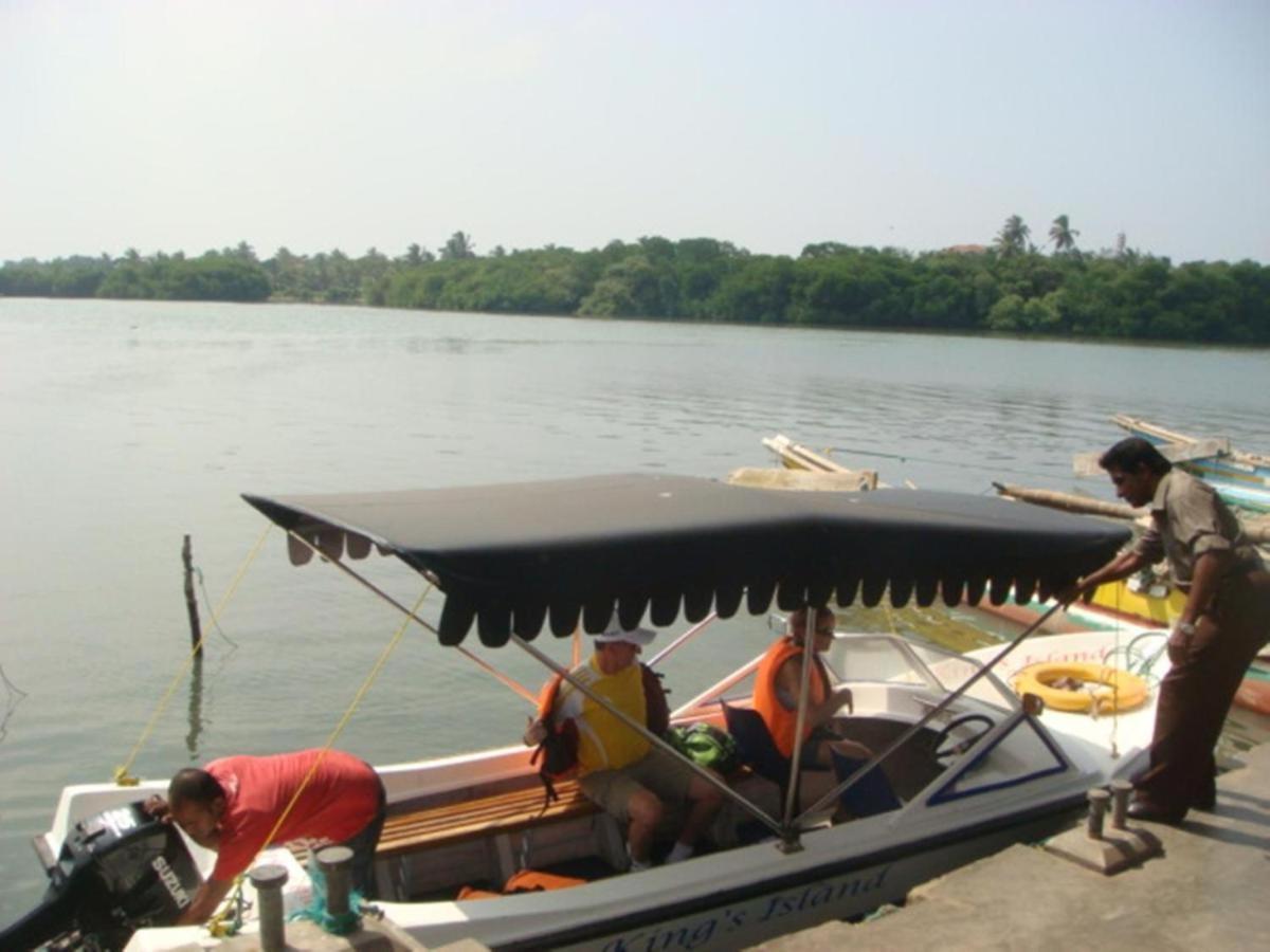 Randi Homestay Negombo Exteriör bild