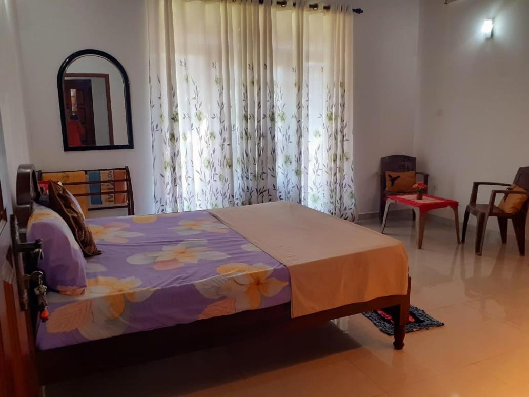 Randi Homestay Negombo Exteriör bild
